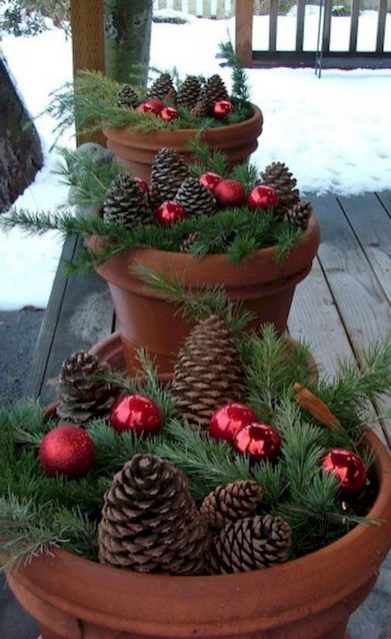 42+ Stunning Outdoor Christmas Decoration Ideas - Page 26 of 44